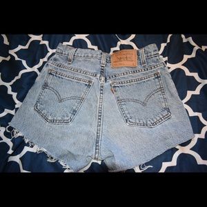 VINTAGE LEVI SHORTS, 4